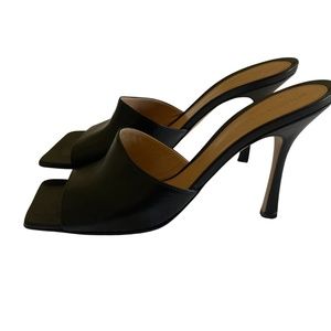 Bottega Veneta Stretch Leather Sandals in Black Size 41